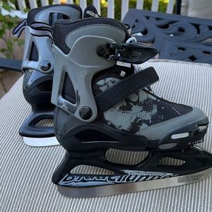 Kids’ adjustable ice skates